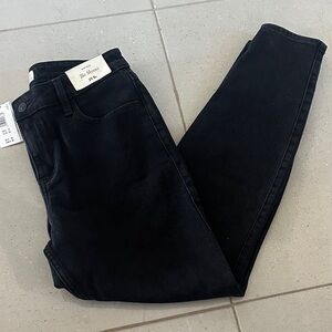 The skinny high rise BRAND NEW Abercrombie and fitch jeans